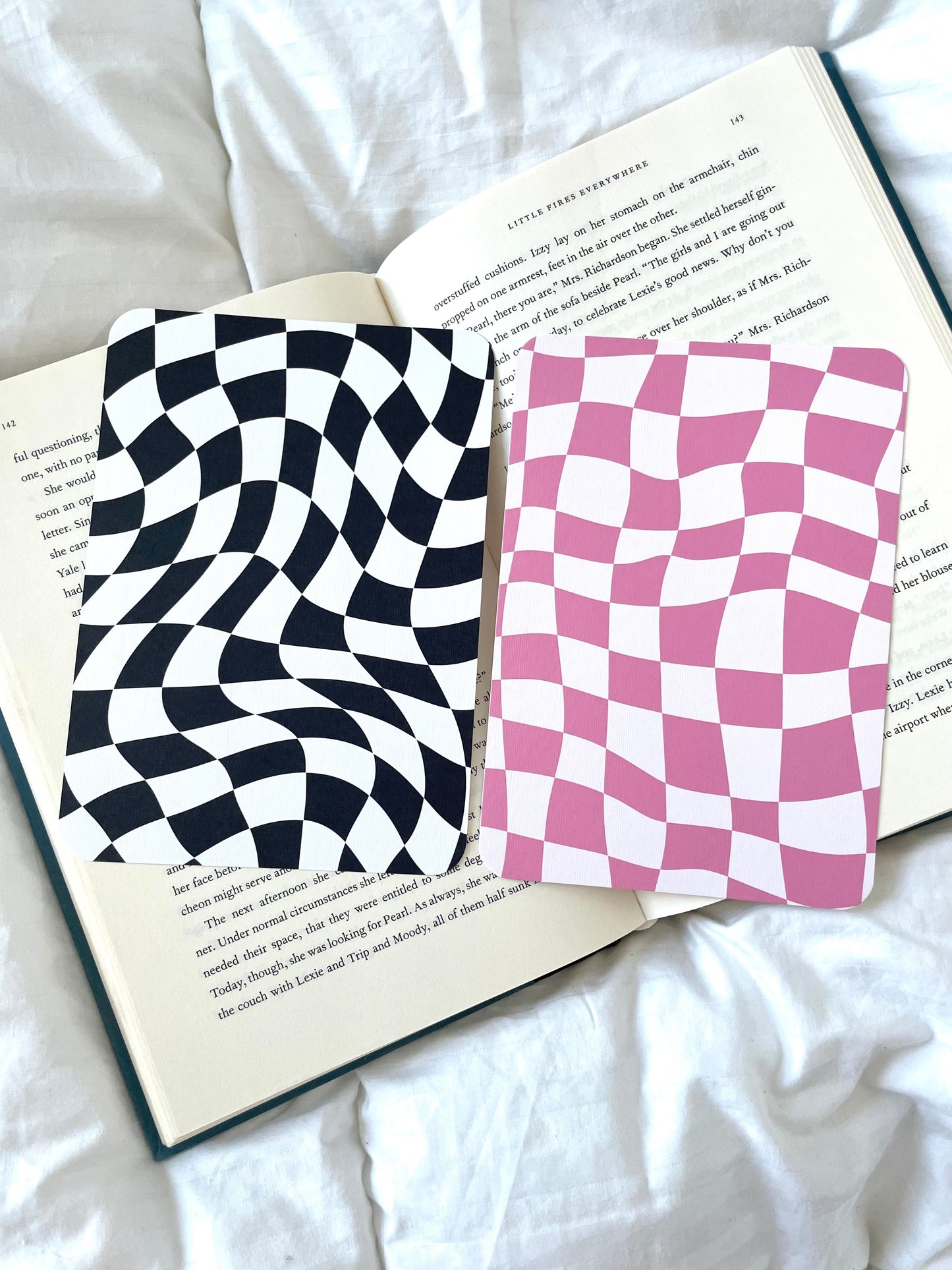 Wavy Checkered Kindle Inserts