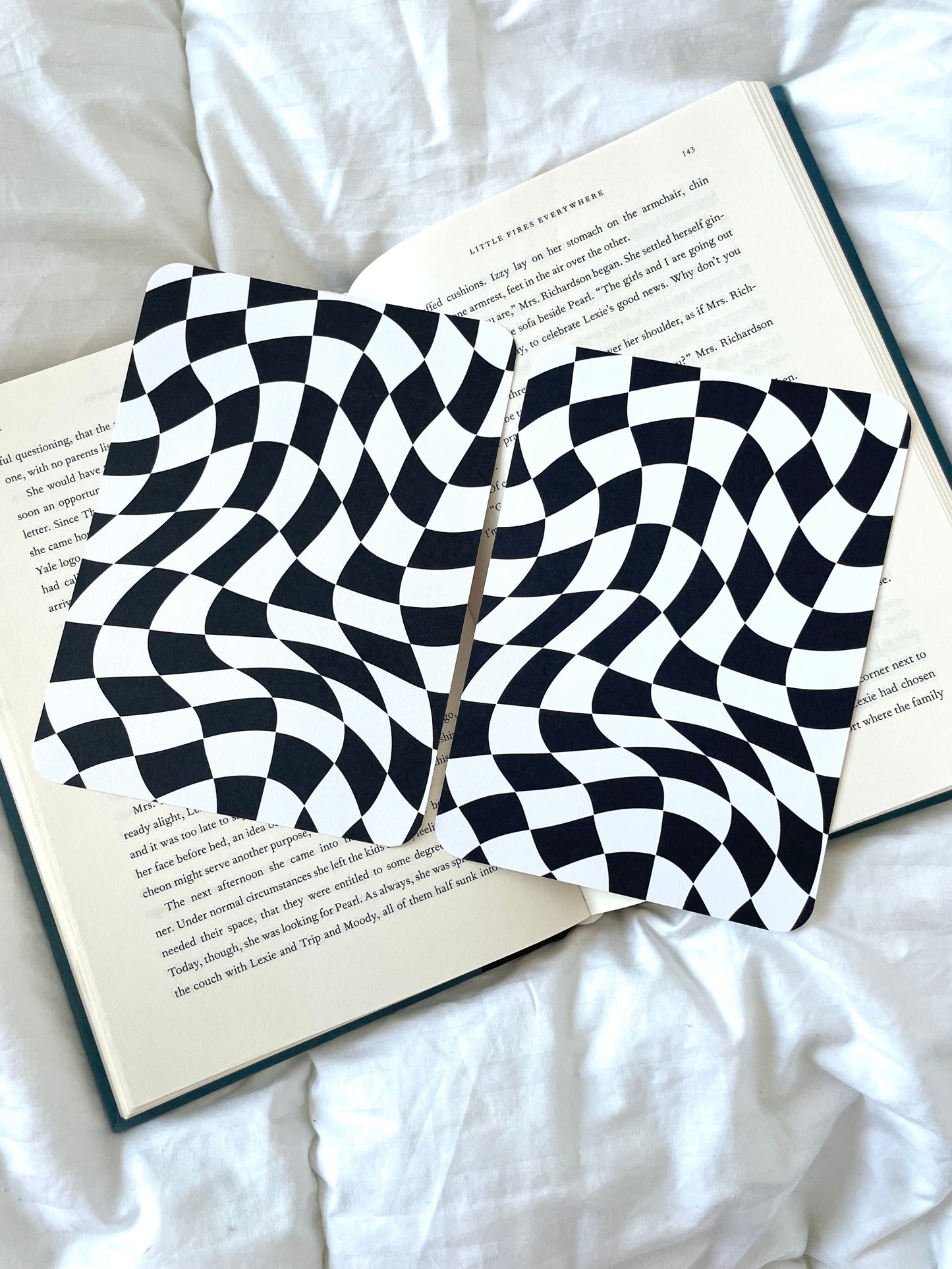 Wavy Checkered Kindle Inserts