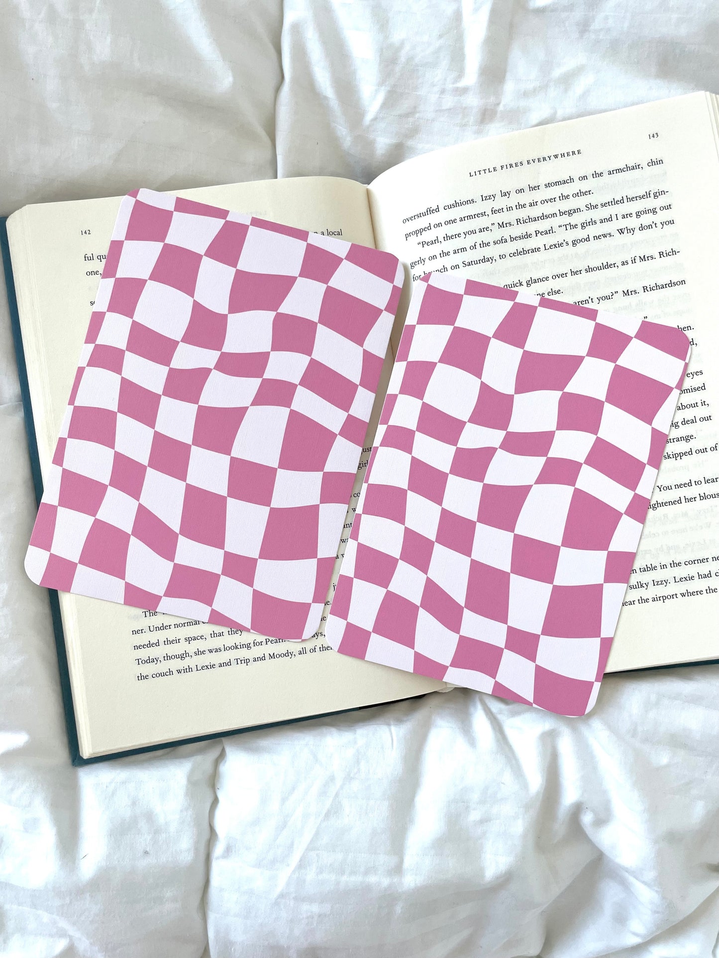 Wavy Checkered Kindle Inserts